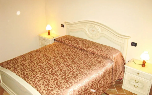 Farmhouse in Asciano With Pool & BBQ