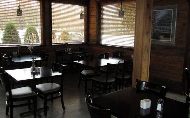 Bella Coola Mountain Lodge
