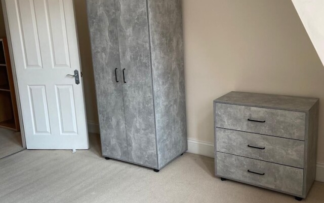 Monthly, Short, Stays 2-bed Apartment in Reading