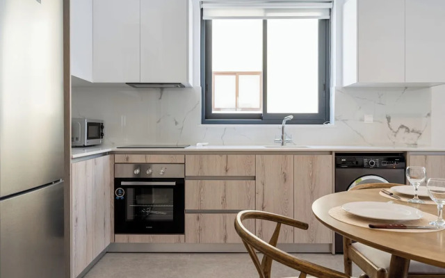 Solenne Stylish 2-BR Apt in Larnaca
