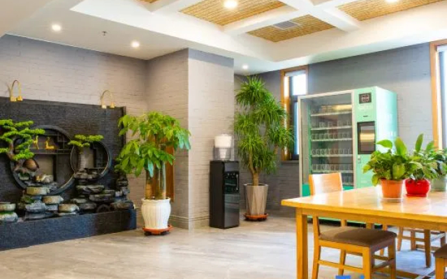 Goldenlily Hotel