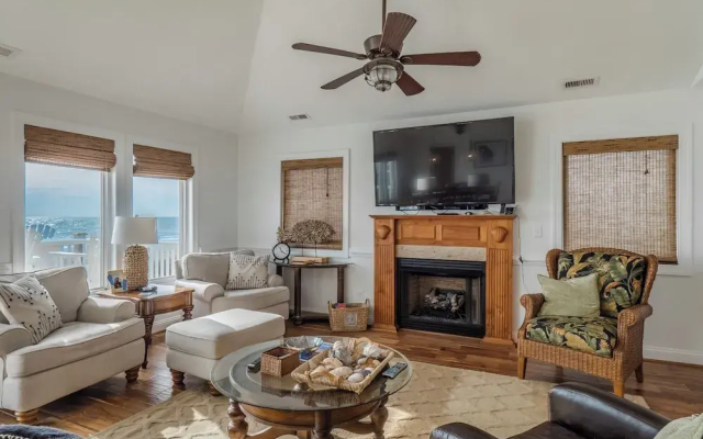 C-Maid by Topsail Realty