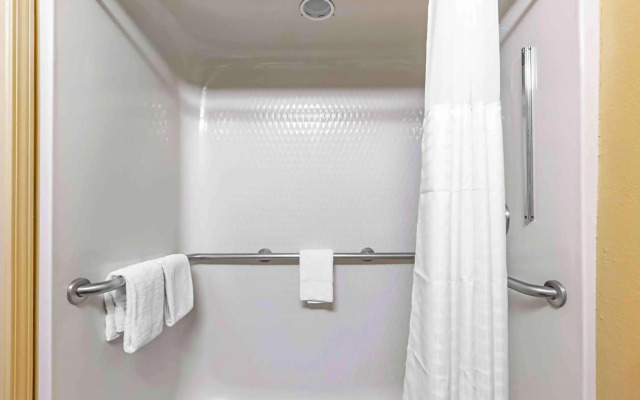 Extended Stay America Select Suites Providence Airport