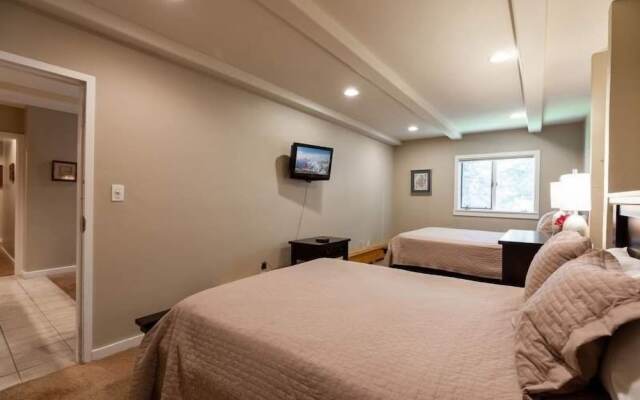 Condo with Outdoor Heated Pool and Free WiFi by RedAwning