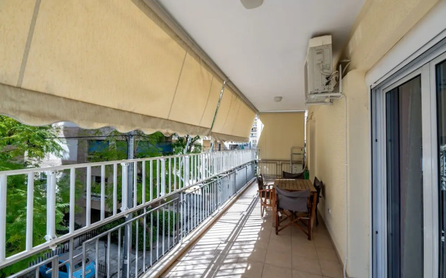 Charming 2BR retreat near market & beach