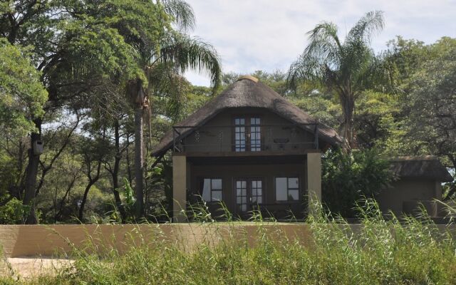 Hakusembe River Lodge