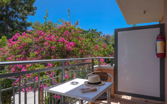 Poseidon Studios & Apartments
