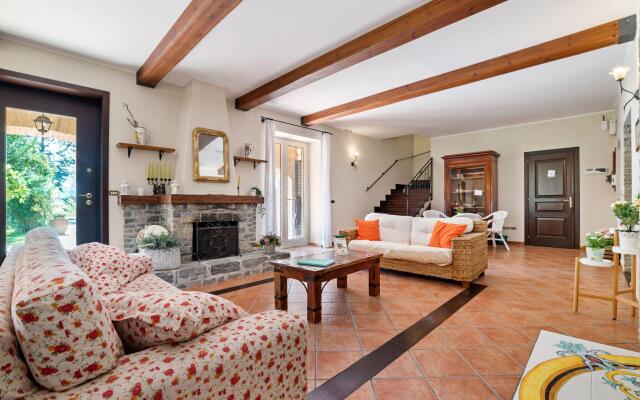Restful Villa in Albanella with Swimming Pool