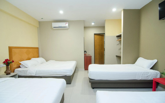 OYO 338 Hotel Raja Bot