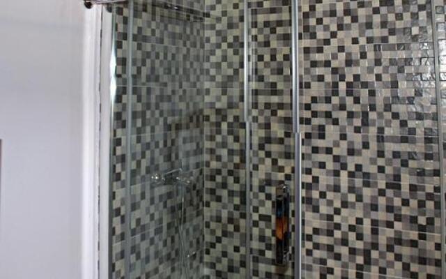 Apartamentos Emilia Feo León Gótico