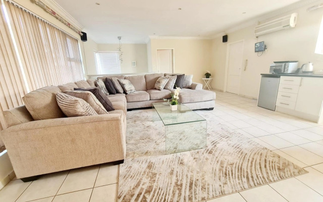 Luxurious Private Apartment With A Pool & Jaccuzi