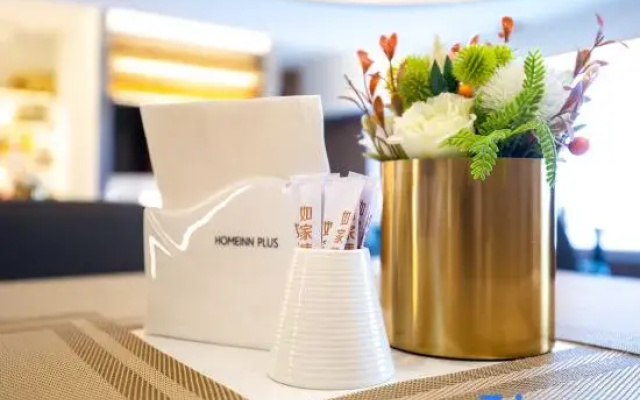 Homeinn Plus Hotel (Jinan West Railway Station East Square)