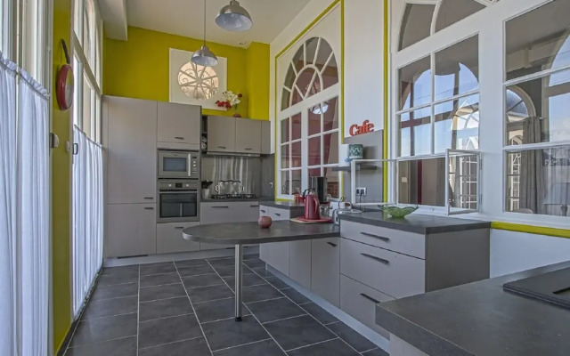 Spacious Holiday Home With Garden