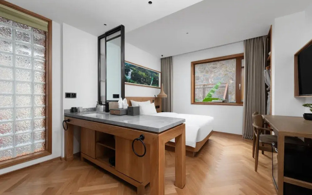 Yaojia Waterfall Village Resort