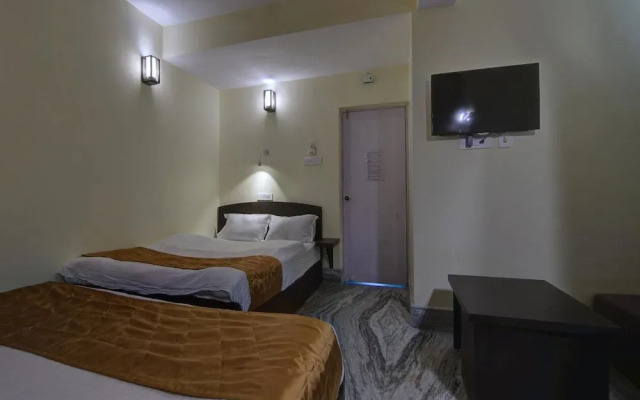 OYO 13465 Greendot Hotel