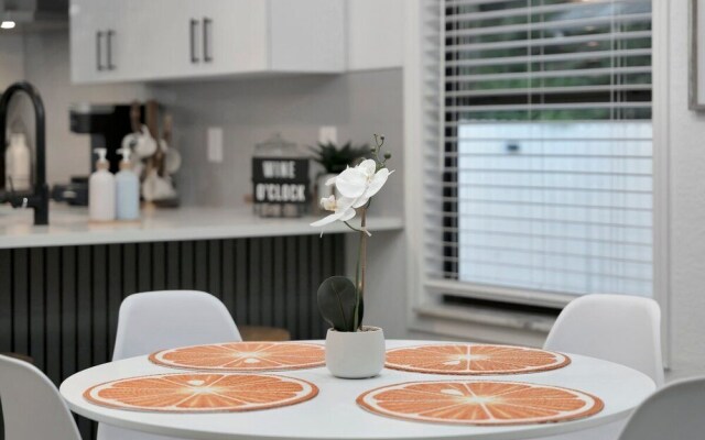 St. Pete Family Bungalow & Private Oasis