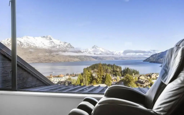 Penthouse Studio - Amazing Lake Views