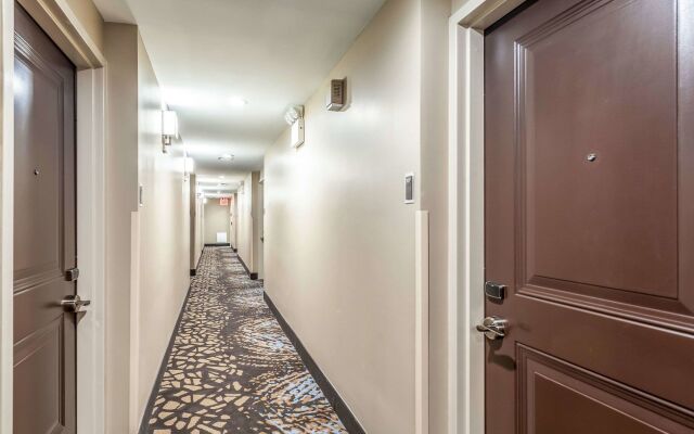 Van Wyck Hotel & Suites Near JFK Airport