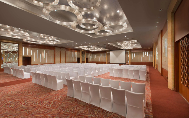 Sheraton Grand Bangalore Hotel at Brigade Gateway