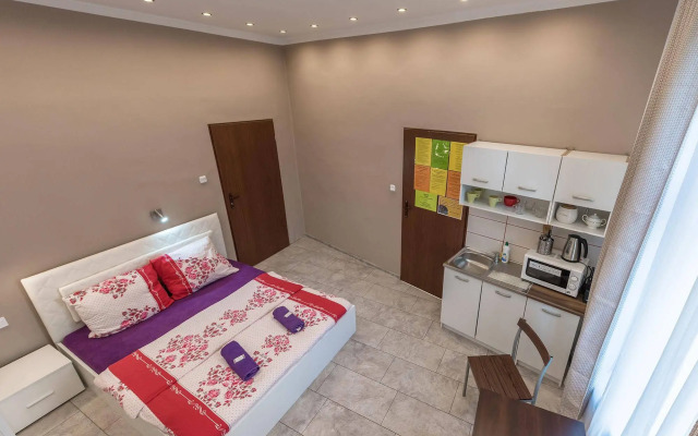 70s Hostel