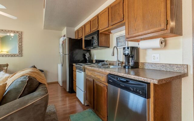 Happy Trails 2 Bedroom Condo by RedAwning