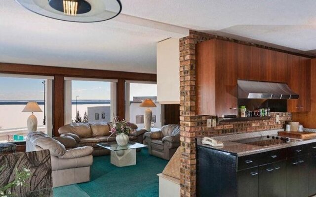 Voyageur Lakewalk Inn