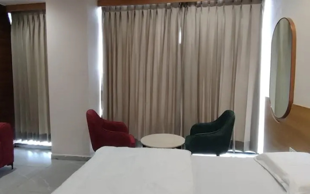 PubliQ Luxury Stays