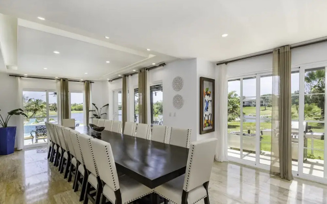 Amazing Private Villa with Chef & Maids