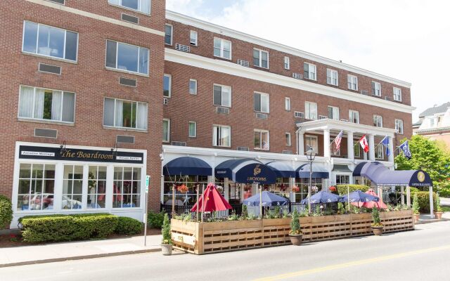 Capitol Plaza Hotel Montpelier Tapestry Collection by Hilton