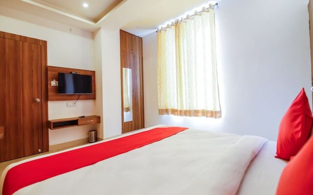 OYO 24327 Royale Sejour