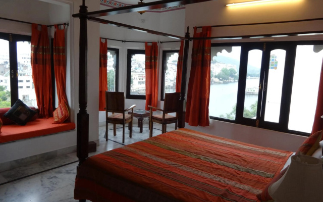 Karohi Haveli – Guest Rooms – Udaipur