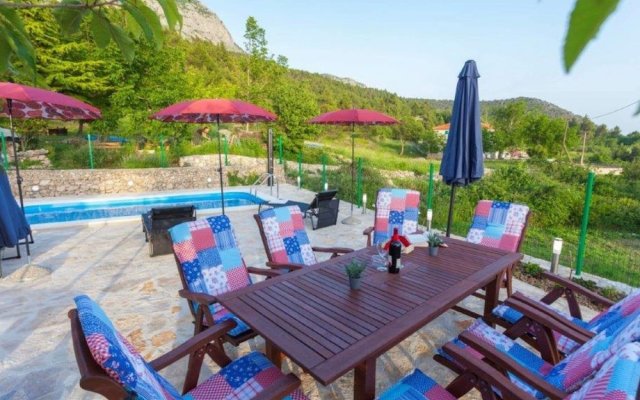 Gorgeous Villa in Tučepi with Private Swimming Pool