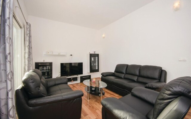 Stunning Home in Blizna Donja With Wifi and 4 Bedrooms