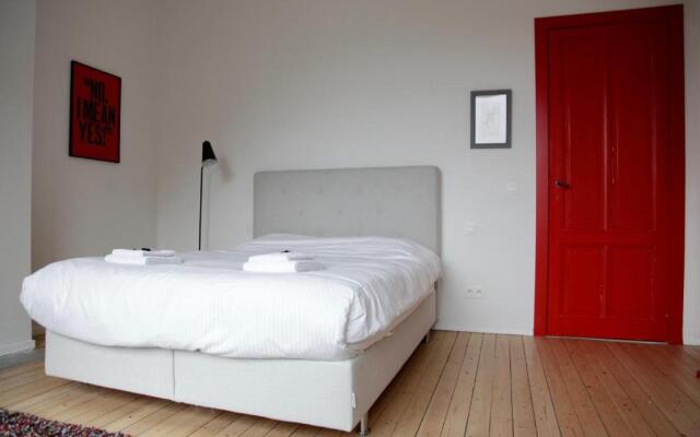 Spacious Belle Epoque House with free parking