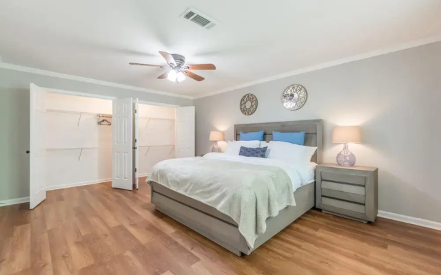 Beautiful Large Newly Renovated 5 Bedroom House