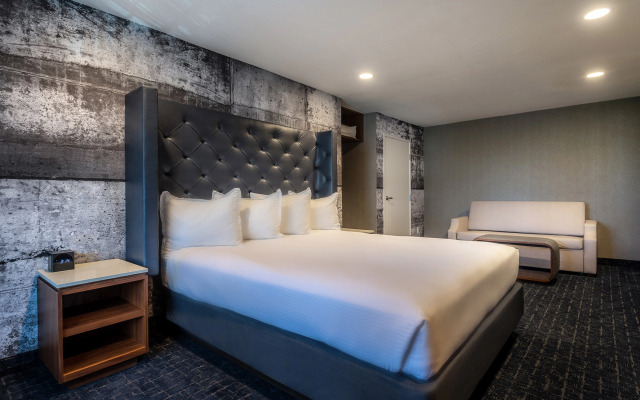 Anaheim Camelot Inn & Suites