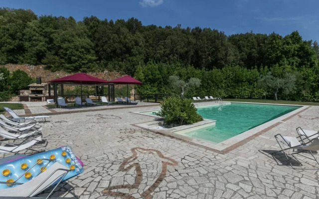 Luxury, Modern Apartment With Pool and Stunning Views