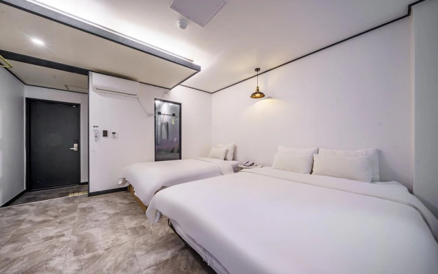Changwon Bongok-dong Fine Avenue Hotel