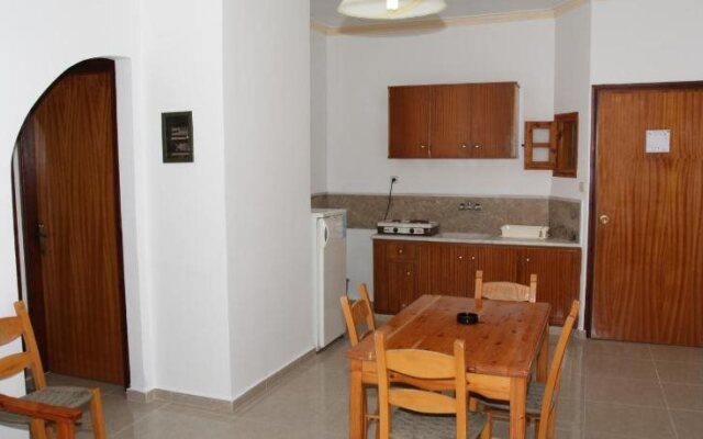 Thelesi Apartments