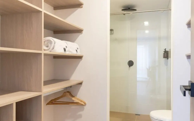 Spectacular 3 BR w Balcony in Laureles Medell n