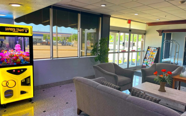 Quality Inn & Suites Cincinnati Downtown