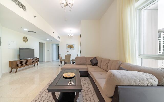 Stunning Business Bay Apartment With Balcony