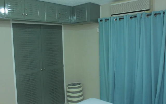 Kingston Guest Apt at Oakland