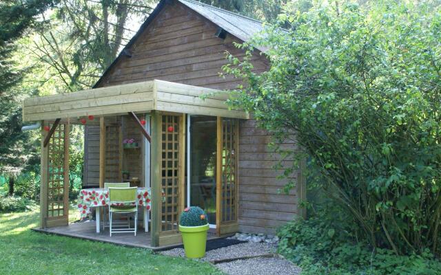 Lovely Holiday Home in Le Ponchel with Garden & Pond