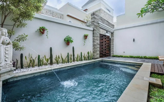 Private Pool Villa Arsy by Orivista