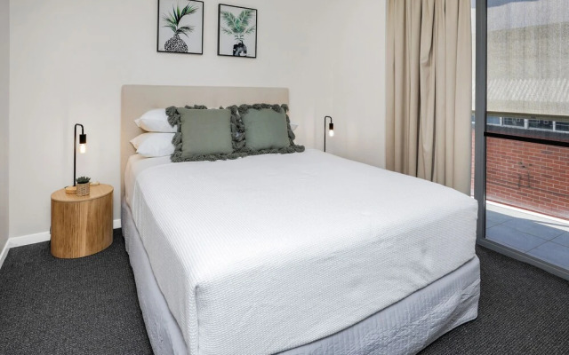 Pool View City Centre Apartment 202