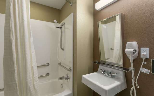 Microtel Inn And Suites Minot