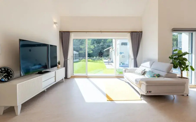 Gangneung Whiten Pension