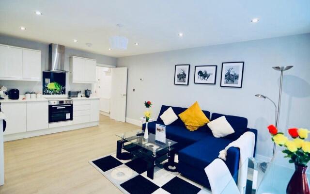 Morden Central Self Contained Flat By CozyNest
