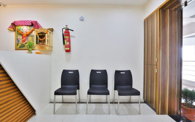 Oyo 25009 Hotel Crystal